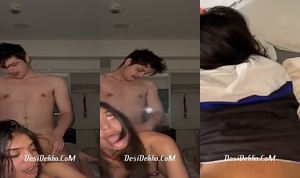 Young Ladki Ki Sofe pe Jawani k Maje Liye