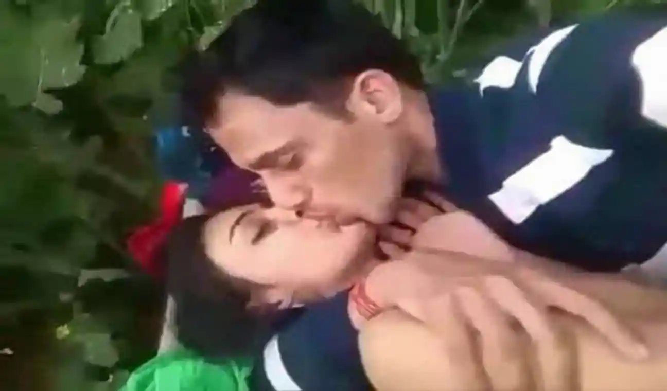 Sexy Couple ne open area mai kiya pyaar