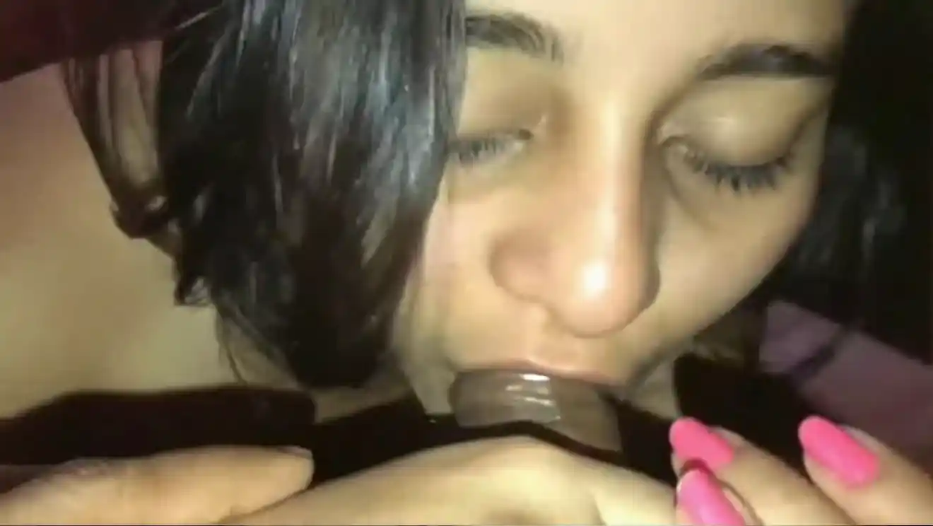 Sexy Cute hot Gf ne khela Lund ko haath mai leke